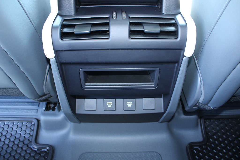 Used 2025 Land Rover Defender 110 S AWD/4WD image 28