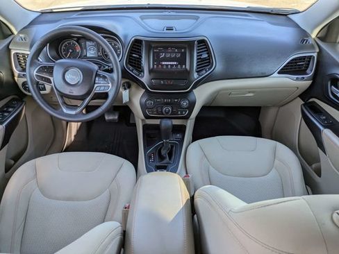 Used 2019 Jeep Cherokee Latitude w/ Popular Appearance Group FWD image 15