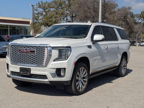 Used 2023 GMC Yukon XL Denali w/ Denali Reserve Package image 7