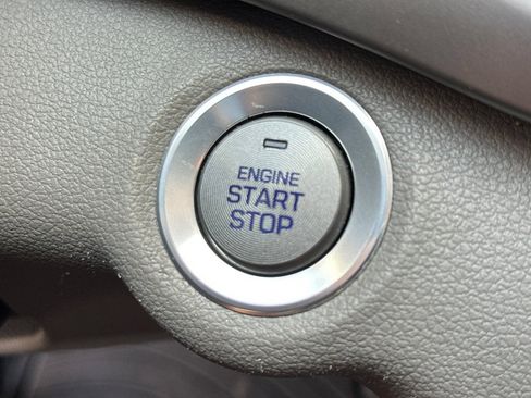 Used 2018 Hyundai Elantra Value Edition FWD image 18