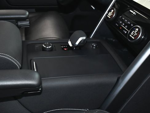 Used 2023 Land Rover Discovery S R-Dynamic image 78