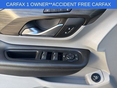 Used 2024 GMC Terrain SLT w/ Infotainment Package II image 24