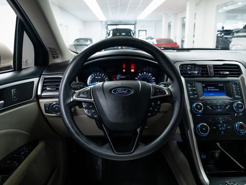 Used 2017 Ford Fusion SE image 12