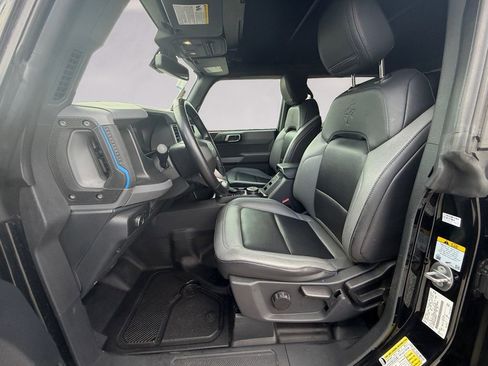 Used 2022 Ford Bronco Black Diamond image 10