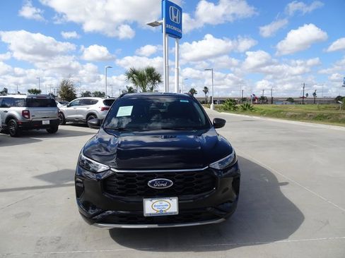 Used 2024 Ford Escape ST-Line image 2