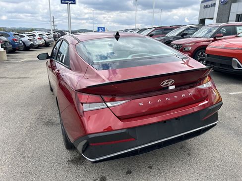 Used 2025 Hyundai Elantra Sport FWD image 12