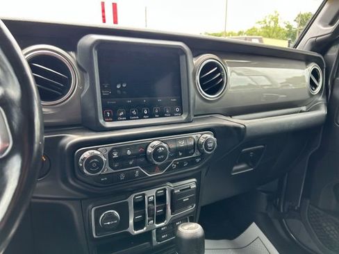 Used 2020 Jeep Wrangler Unlimited Sahara AWD/4WD image 38