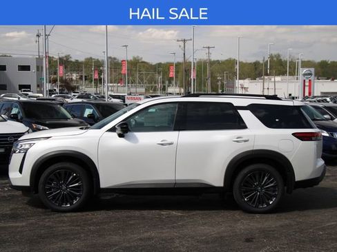 New 2026 Nissan Pathfinder SL AWD/4WD image 2