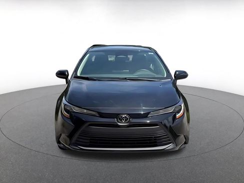 Used 2025 Toyota Corolla LE FWD image 4