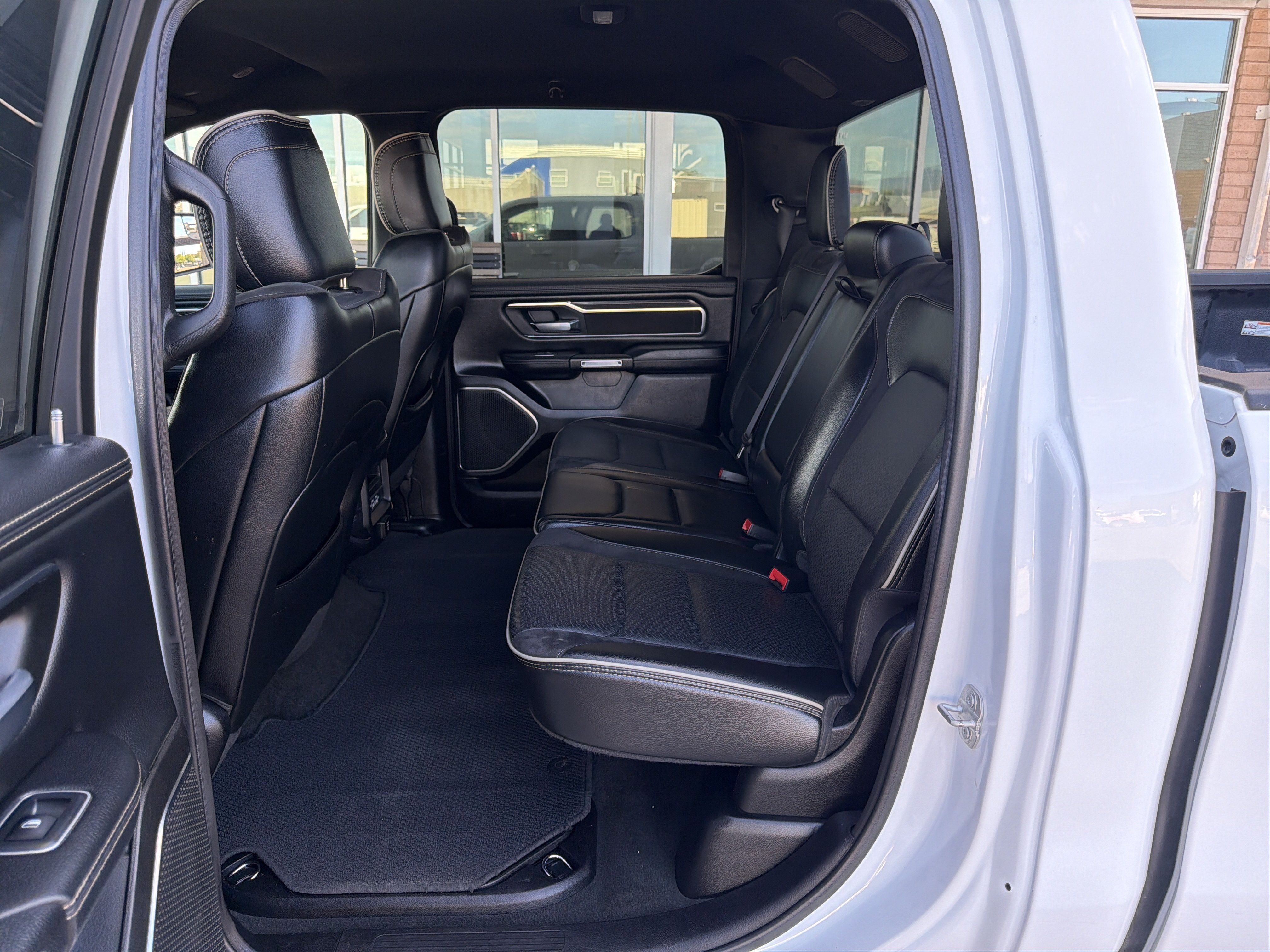 Used 2024 RAM 1500 Laramie AWD/4WD image 8