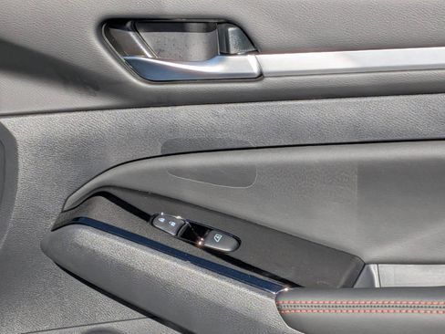 New 2025 Nissan Altima 2.5 SR image 30