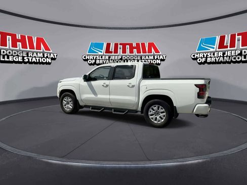 Used 2022 Nissan Frontier SV RWD image 5