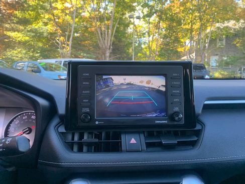 Used 2022 Toyota RAV4 LE image 30