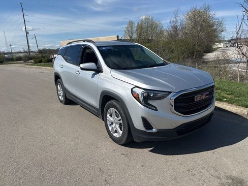 Used 2019 GMC Terrain SLE w/ Driver Convenience Package image 2
