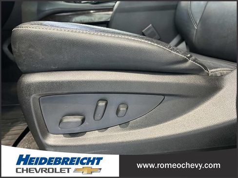 Used 2020 Chevrolet Suburban LT w/ Luxury Package AWD/4WD image 14