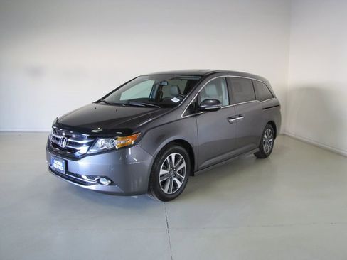 Used 2015 Honda Odyssey Touring image 1