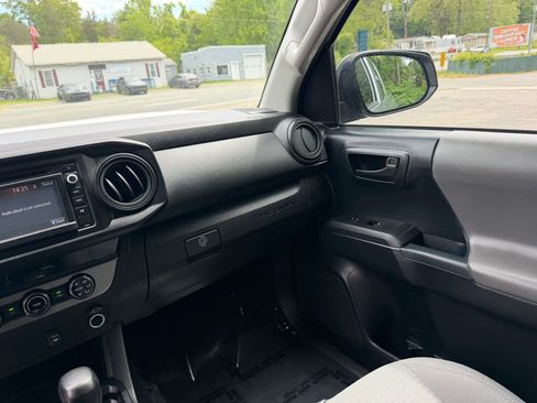 Used 2018 Toyota Tacoma SR AWD/4WD image 31