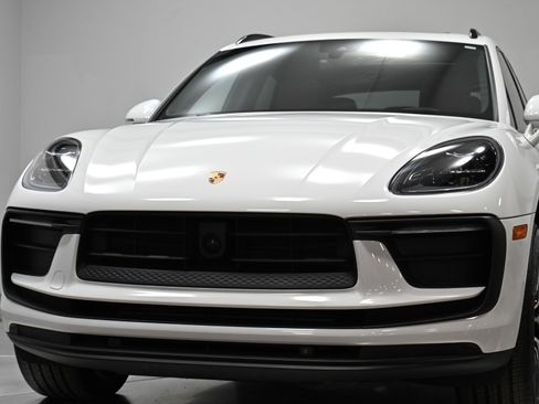 Used 2023 Porsche Macan image 42