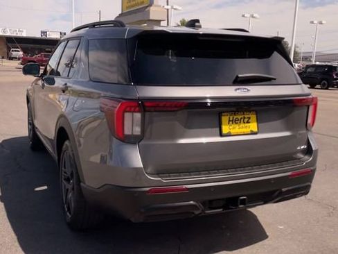 Used 2025 Ford Explorer ST-Line w/ ST-Line Street Pack AWD/4WD image 8