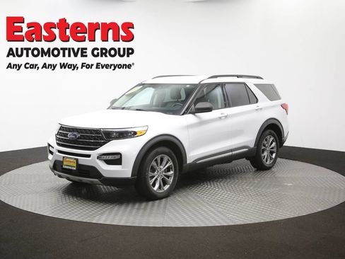 Used 2022 Ford Explorer XLT w/ Equipment Group 202A AWD/4WD image 59
