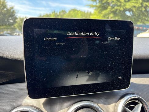 Used 2018 Mercedes-Benz CLA 250 4MATIC image 33
