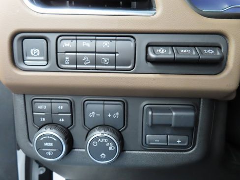 Used 2024 Chevrolet Suburban High Country image 56