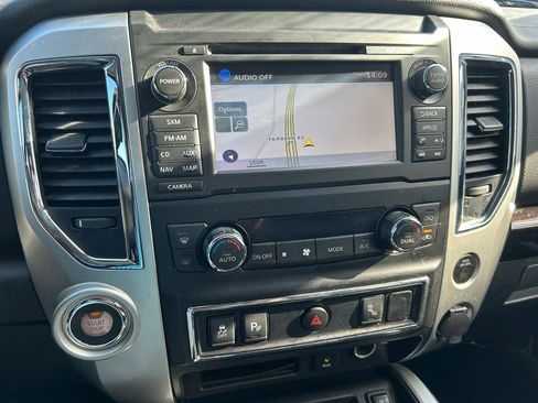 Used 2018 Nissan Titan SV w/ SV Convenience Package RWD image 20