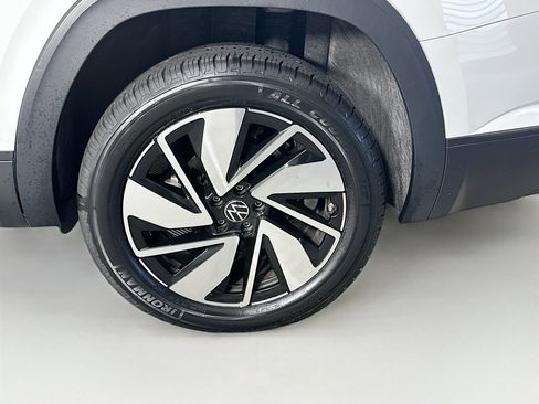 Used 2025 Volkswagen Atlas SE image 11