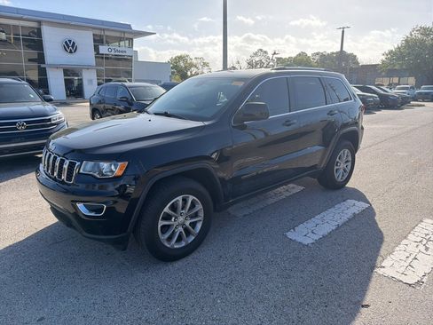 Used 2021 Jeep Grand Cherokee Laredo image 1