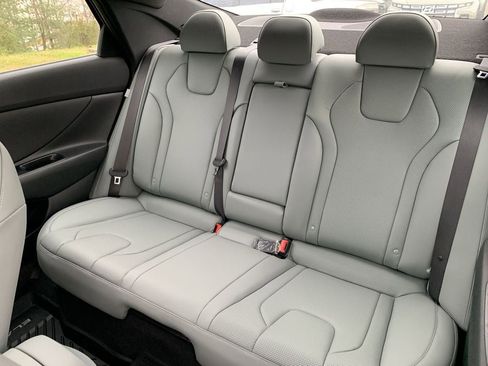 New 2025 Hyundai Elantra Limited image 50