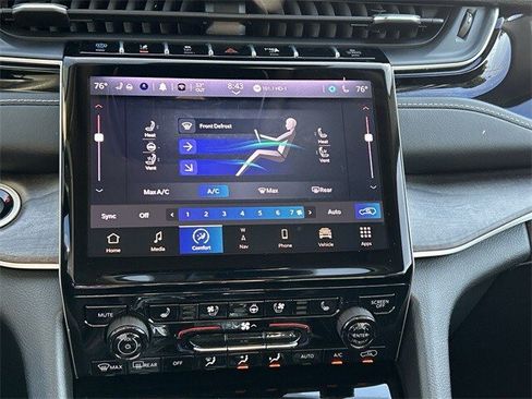 Used 2023 Jeep Grand Cherokee 4WD 4xe w/ Luxury Tech Group II image 21