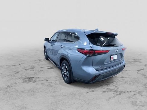 Certified 2021 Toyota Highlander XLE AWD/4WD image 7