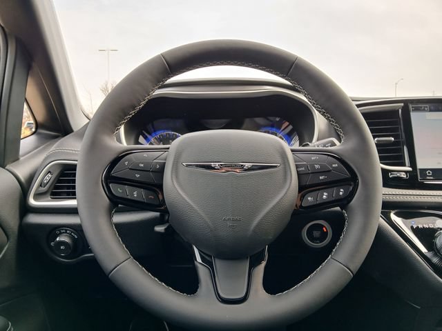 New 2026 Chrysler Pacifica Select w/ S Appearance Package AWD/4WD image 19
