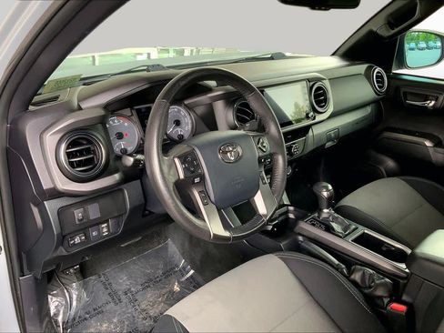 Used 2020 Toyota Tacoma TRD Off-Road AWD/4WD image 18