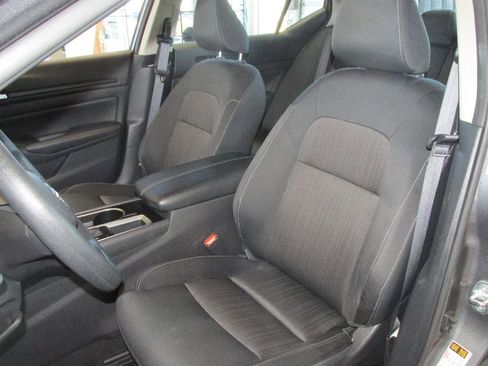 Used 2024 Nissan Altima 2.5 SV image 4