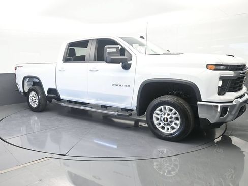Used 2025 Chevrolet Silverado 2500 LT w/ Convenience Package AWD/4WD image 8
