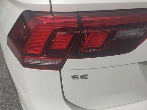 Used 2022 Volkswagen Tiguan SE R-Line FWD image 4