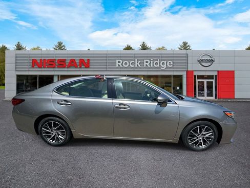 Used 2017 Lexus ES 350 w/ Navigation System Package FWD image 7