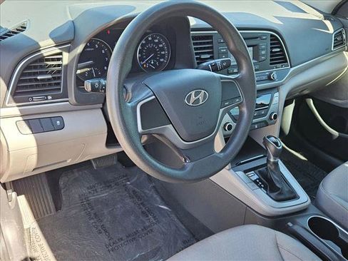 Used 2017 Hyundai Elantra SE FWD image 10