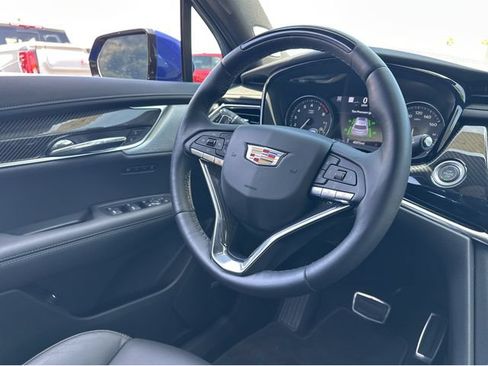Certified 2023 Cadillac XT6 Sport w/ Technology Package AWD/4WD image 7