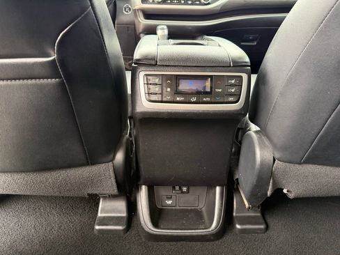 Used 2018 Toyota Highlander Limited Platinum FWD image 25