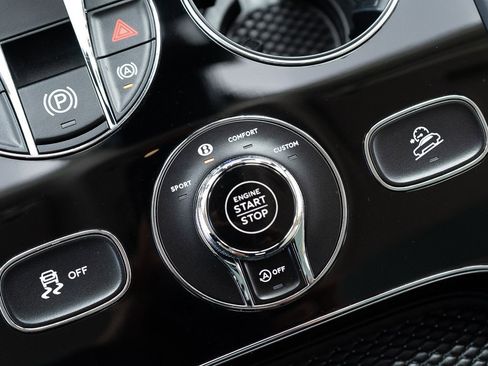 Used 2024 Bentley Bentayga V8 image 34