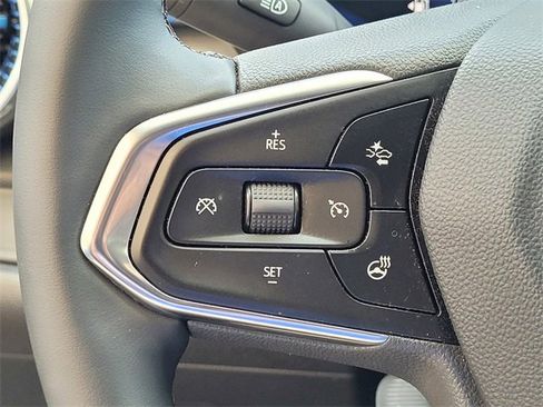 Used 2025 Chevrolet Trax LT w/ Driver Confidence Package image 29