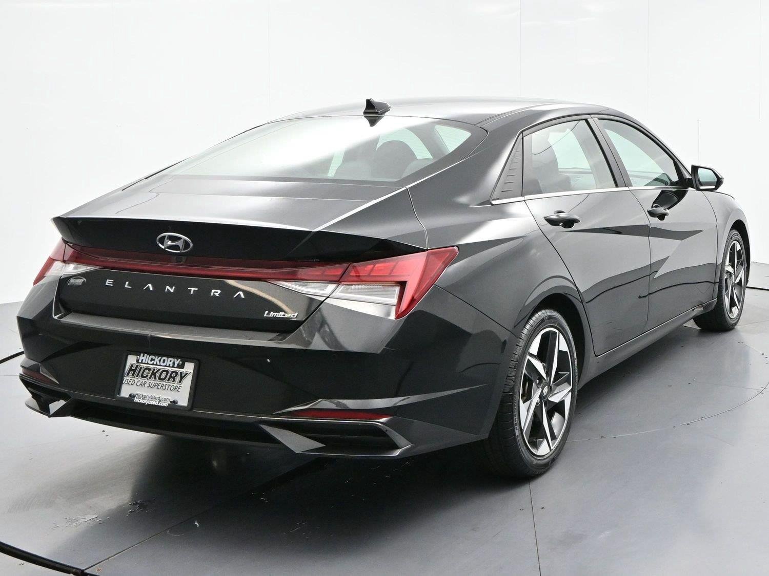 Used 2021 Hyundai Elantra Limited w/ Cargo Package FWD image 2