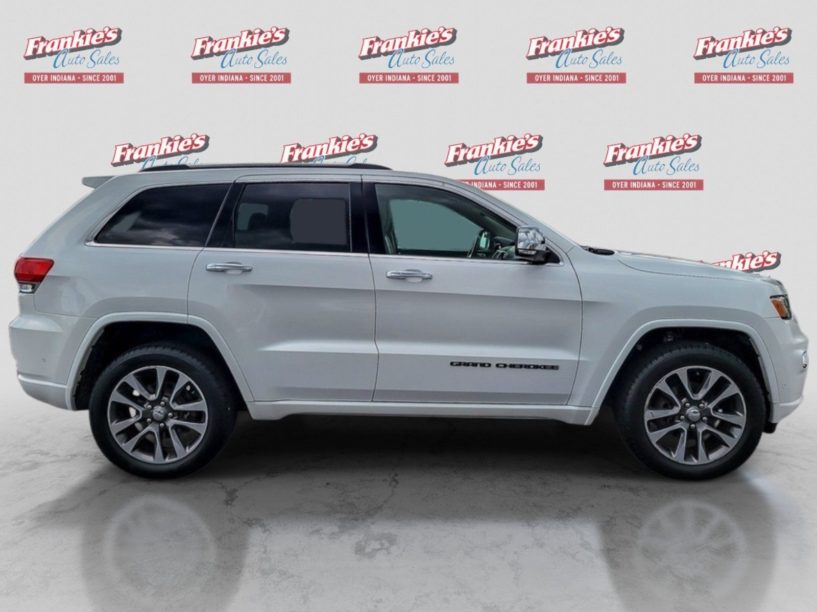 Used 2018 Jeep Grand Cherokee Overland AWD/4WD image 6