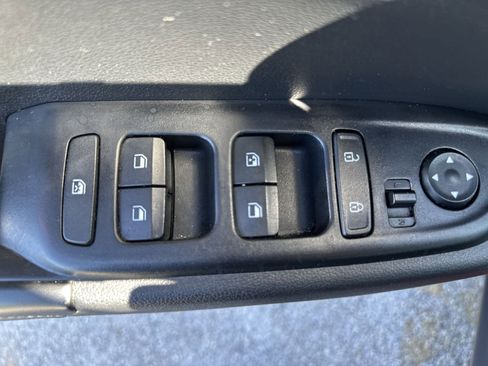 Used 2022 Hyundai Venue Limited FWD image 13