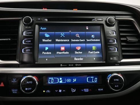 Used 2017 Toyota Highlander XLE AWD/4WD image 16