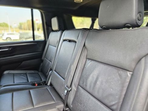 Used 2025 Chevrolet Suburban Z71 image 26
