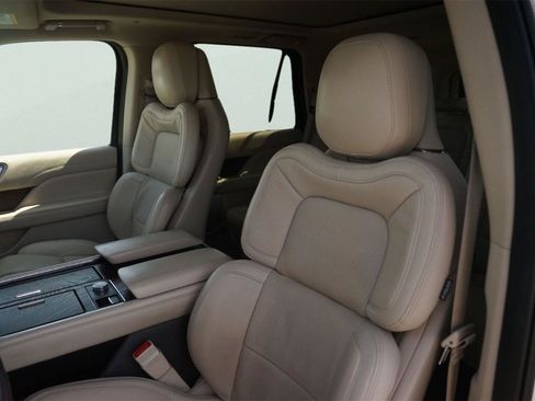 Used 2020 Lincoln Navigator Reserve w/ Luxury Package AWD/4WD image 10