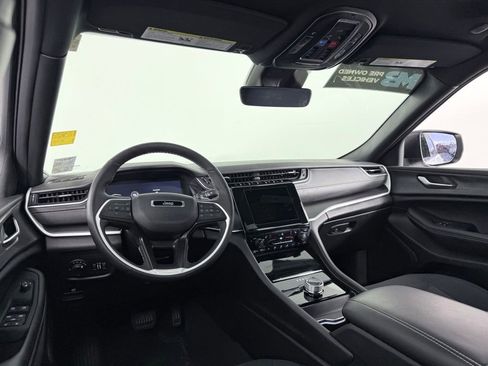 Used 2025 Jeep Grand Cherokee Laredo X w/ Luxury Tech Group I image 19